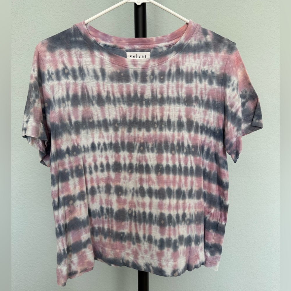 Velvet by Graham & Spencer Short Sleeve Tee in Soft Pink and Gray
